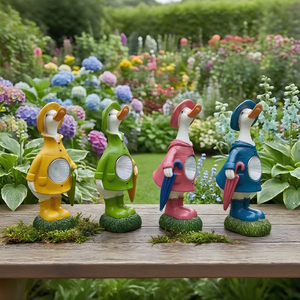 Statues de canards en résine solaires pour jardin, lumières de <span class=keywords><strong>chemin</strong></span> extérieures imperméables, figurines d'animaux mignonnes avec imperméable pour la décoration de pelouse et de cour 8*<span class=keywords><strong>7</strong></span>*18.5 - Product Image 2