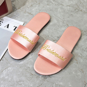 Nuevas <span class=keywords><strong>zapatillas</strong></span> bordadas para dama <span class=keywords><strong>de</strong></span> honor <span class=keywords><strong>de</strong></span> boda, <span class=keywords><strong>zapatillas</strong></span> rojas <span class=keywords><strong>de</strong></span> satén para <span class=keywords><strong>novia</strong></span>, zapatos a juego para mujer T1604 - Product Image 3