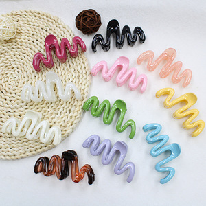 Venta al por mayor de fábrica caliente 10cm resina mujeres pelo ondulado garra moda caramelo colores chica accesorios para el cabello deconación ornamento - Product Image 1