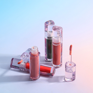 หลอดลิปกลอสใสทรงสามเหลี่ยมพร้อมโลโก้สั่งทำ  เนื้อฉ่ำวาว ไม่เหนียวเหนอะหนะ  ลิปกลอสวีแกน ปราศจากการทดลองกับสัตว์ ติดทนนาน กันน้ำ - Product Image 4