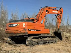 Excavatrice sur chenilles coréenne DX300 LCA Doosan 30 tonnes d'occasion à vendre - Product Image 4