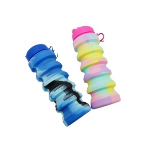 Tazza Pieghevole in Silicone Alimentare da 500ml con Logo OEM, Coperchio e Cannuccia, Ecologica per <span class=keywords><strong>Sport</strong></span> all'Aperto e Viaggi con Moschettone - Product Image 1