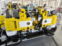 Ligne de production de bras robotisés CNC à double tête pour le cintrage gauche et droit pour l'appui-tête de voiture Machine à cintrer les tuyaux et les tubes