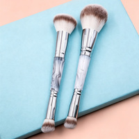 Pinceau professionnel 2-en-1 double embout pour fond de teint, poudre et anticernes, poils synthétiques de qualité supérieure, manche en bois écologique, usage quotidien