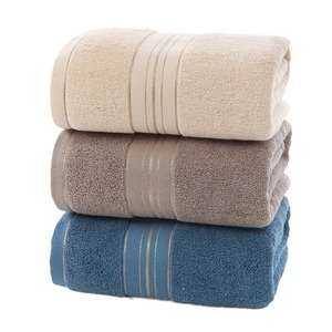 Toalla de Baño Kim Ryan de Algodón Puro 70x140cm Beige con Bordado de Hilo Dorado, Envío Directo Disponible - Product Image 2