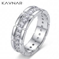 KAVNAR Bandringe Weißgold-Plattiertes Messing Segmentiertes Uhrenarmband Einreihiges Kanal-Set CZ Trendiges Breites Band für Damen