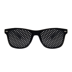 Promoción al por mayor <span class=keywords><strong>de</strong></span> <span class=keywords><strong>gafas</strong></span> estenopeicas con agujeros, montura <span class=keywords><strong>de</strong></span> PC negra brillante, logotipo personalizado, <span class=keywords><strong>gafas</strong></span> multiagujero <span class=keywords><strong>de</strong></span> plástico para aliviar la visión - Product Image 4