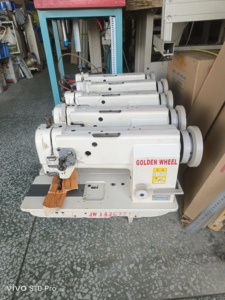 Machine à <span class=keywords><strong>coudre</strong></span> à aiguille simple Golden Wheel CSU-4150 d'occasion <span class=keywords><strong>avec</strong></span> point plat et point de recul. - Product Image 4