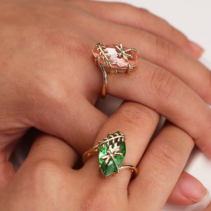 Anello con Design a Libellula Colore Verde Oliva per Donne - Product Image 2