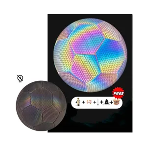 A fábrica fornece diretamente o brilho Desgaste-resistente durável na bola reflexiva holográfica escura do futebol do futebol