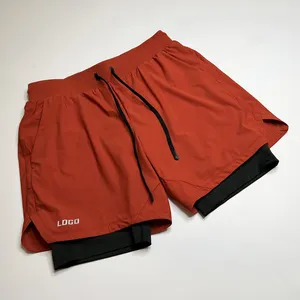 Pantaloncini sportivi da uomo a vita alta personalizzati a doppio strato con anello per asciugamano pantaloncini sportivi da corsa 2 In 1