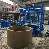 Machine multifonctionnelle pour la fabrication d'anneaux de puits en béton et de tuyaux de ciment