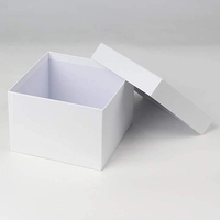 Boîtes cadeaux pour parfums avec couvercle et base de couleur blanche mate, logo personnalisé, laminage mat et revêtement UV, emballage écologique