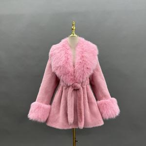 <span class=keywords><strong>Cappotto</strong></span> da Donna Janefur Personalizzato in Pelliccia di Visone Sintetica Marrone con Strisce Morbide, <span class=keywords><strong>Collo</strong></span> a V e Cintura - Product Image 6