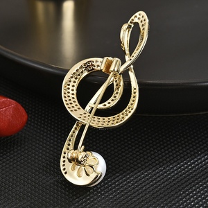 Broches de luxe en alliage de zinc plaqué or avec perles et strass, motifs notes de <span class=keywords><strong>musique</strong></span>, pour femme, personnalisables, cadeau de mariage ou de fête - Product Image 4