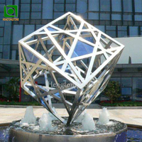 Sculpture abstraite d'art en métal de forme de pêche en acier inoxydable poli par miroir de décoration extérieure