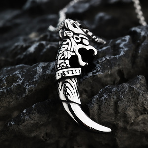 Yunnique – collier avec pendentif tête de loup en acier inoxydable pour hommes, design animal géométrique, bijoux cadeau - Product Image 2