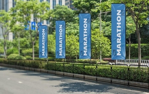 Nuevo producto Diseño gratuito Publicidad Impresión de doble cara Asta de bandera de fibra de vidrio de aluminio Rectángulo personalizado Bandera de playa - Product Image 4