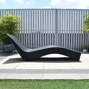Chaises longues <span class=keywords><strong>en</strong></span> rotin pour l'extérieur Chaise longue <span class=keywords><strong>de</strong></span> <span class=keywords><strong>jardin</strong></span> avec coussin Mobilier <span class=keywords><strong>de</strong></span> piscine Patio Piscine Chaise <span class=keywords><strong>de</strong></span> plage Ensemble <span class=keywords><strong>de</strong></span> meubles <span class=keywords><strong>de</strong></span> <span class=keywords><strong>jardin</strong></span> - Product Image 5