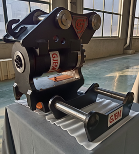 Coupleur rapide hydraulique inclinable GJEM de haute qualité pour excavatrice, rotation à 180 degrés, GJTH3200 pour excavatrices de 5T à 8T avec couple de 3200 Nm - Product Image 1