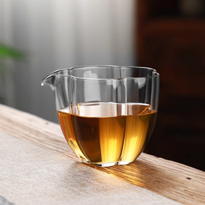 Carafe à thé en verre borosilicate de haute qualité, forme pétale de fleur, distributeur de thé, ensemble de thé Kung Fu, tasse à verser transparente résistante à la chaleur - Product Image 1