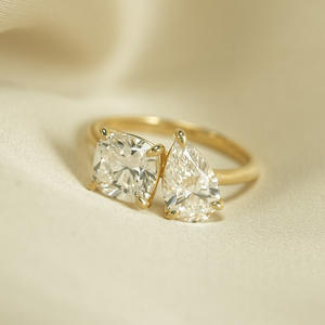 Bague de fiançailles en or jaune 14 carats avec diamant de laboratoire certifié IGI, double pierre, taille coussin, D VVS, bague de mariage pour femme - Product Image 5