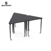 Table de formation triangulaire mobile moderne en métal SpaceUnited pour salle de conférence et bureau informatique