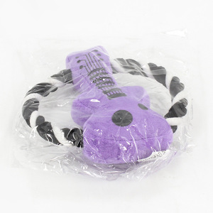 Juguete masticable para perros con forma de guitarra, resistente a mordeduras, cuerda de algodón para mascotas, juguete de peluche interactivo respetuoso con el medio ambiente, juguete chirriante para perros - Product Image 2