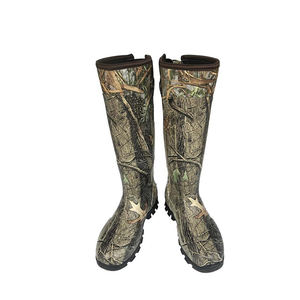 duck commander muck boots