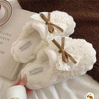 Pantoufles d'intérieur en peluche à nœud en dentelle pour femme, hiver, moelleuses, à talon ouvert, antidérapantes, semelle souple, pour chambre à coucher