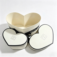 Boîte en forme de cœur de couleur crème de luxe, boîte cadeau personnalisée de qualité supérieure pour fleurs, chocolat et bijoux, avec un ruban noir