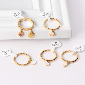 แหวนสแตนเลสสตีลชุบทอง 18K ดีไซน์ใหม่ปี 2022 ลายพระอาทิตย์สวยงามสำหรับผู้ชายและผู้หญิง - Product Image 1