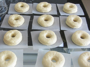 Máquina Formadora de Bagels de Funcionamiento Continuo, Máquina para Hacer Masa de Alta Calidad, Máquina Automática para Hacer Bagels Grandes - Product Image 1