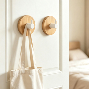 Gancio Minimalista Circolare in Schiuma con Base in Bambù Naturale e Perno in Plastica Bianca per Organizzazione Sottotetto e Angolo Lettura, Diametro 50mm - Product Image 1