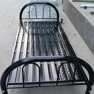 Precio barato Moderno marco de hierro trabajador dormitorio uso cama de metal individual y cama suave de acero para la venta - Product Image 1
