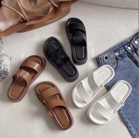 Nouvelles sandales et claquettes plates en cuir à deux brides pour femme, idéales pour l'été et l'extérieur