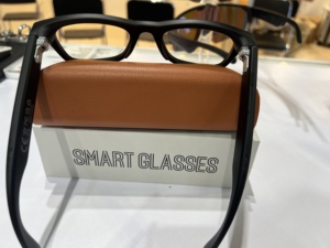 Gafas Inteligentes MT5 Ultra con IA, Cámara HD de 8MP, Traducción de Diálogos de Texto por IA, Activación por Voz, Hey Turbo, IP65, 8MP píxeles - Product Image 2