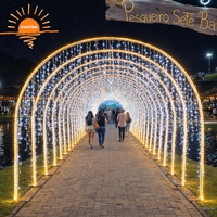 Arche lumineuse LED extérieure étanche pour affichage commercial festif, idéale pour les projets de décoration de Noël et de fêtes dans les places publiques et les villes