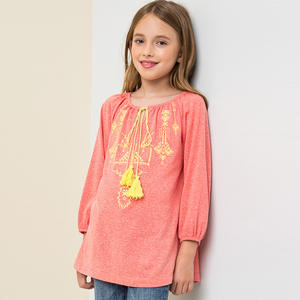 Blouse pour enfants de couleur dorée avec des motifs brodés roumains provenant du marché chinois - Product Image 2