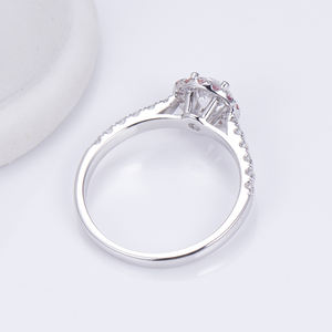 แหวนเพชรทรงกลมทองคำขาว 18K รุ่น MSR-1404 จาก Messi Jewelry สำหรับผู้หญิง - Product Image 3