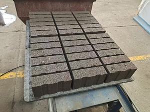 Machine automatique Hongfa Qt4-25 pour la fabrication de pavés et de briques à <span class=keywords><strong>bordure</strong></span> pleine, avec équipe locale de vente et d'installation en Inde - Product Image 4