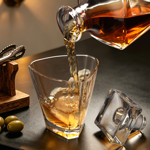 Ensemble de carafe à whisky en cristal sans plomb de luxe de 700 ml avec bouchon en verre pour la décoration de bar à domicile - Product Image 4