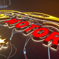 Lettres en métal rétroéclairées, enseigne publicitaire de luxe à éclairage arrière pour les murs de fond des magasins et des entreprises