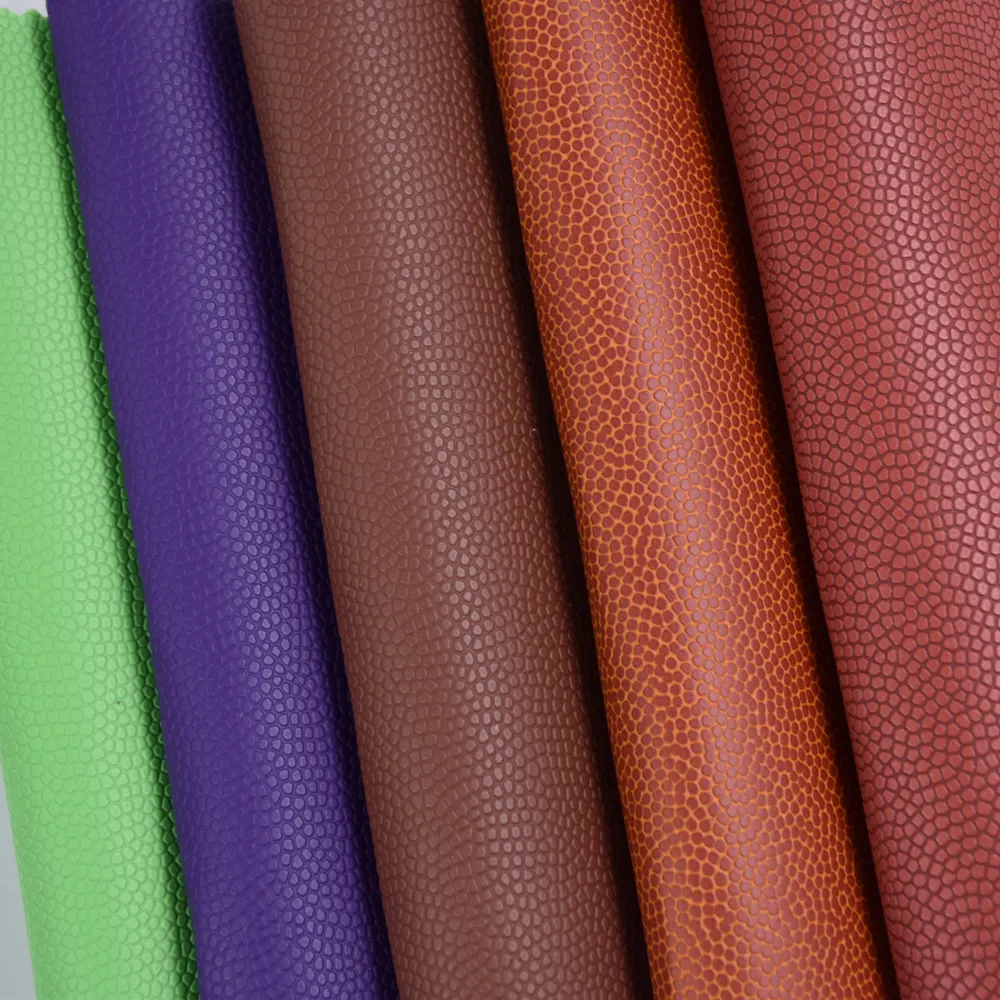 Fábrica de China al por mayor de piel sintética PVC materia prima cuero sintético para baloncesto fútbol balones de voleibol materiales