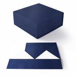 Caja de papel de regalo plegable personalizada, Cinta Larga, materiales magnéticos reciclados, laminación brillante, presentaciones en relieve disponibles - Product Image 1