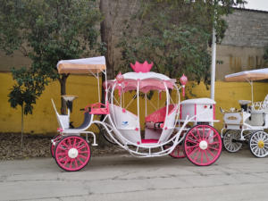 Fabricantes Venden Carruajes de Calabaza de Acero de Cuatro Ruedas para Bodas, Carruajes Reales de Caballos para Turismo Familiar y Visitas Turísticas - Product Image 3