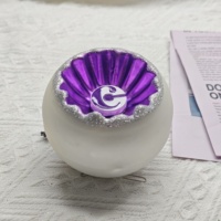 Réflecteur sphérique en verre violet à succès avec reflets argentés, idéal pour la décoration de Noël et des fêtes à la maison