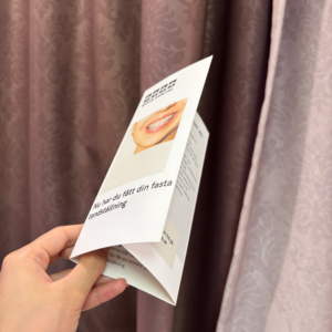 Precio directo de fábrica, folleto imprimible personalizado y folleto, plantilla de dientes triple, soluciones de folleto modernas minimalistas - Product Image 3