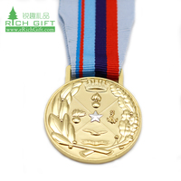 Badge personnalisé en métal en forme d'ancre, plaqué or, Logo en émail, court ruban, médaille pour honneur