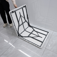 Table rectangulaire moderne en plastique HDPE pliante de 6 pieds, entrée de salle à manger extérieure de 180cm, hôpital d'hôtel léger et étanche et résistant aux UV